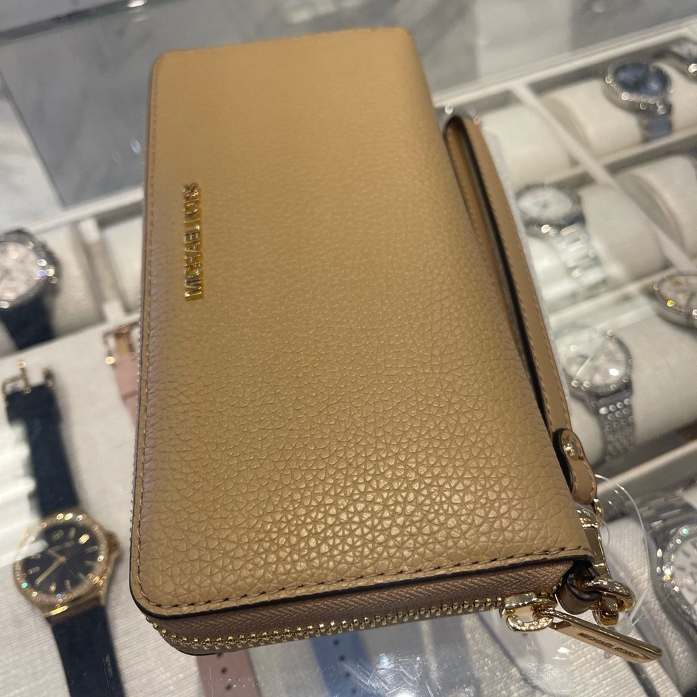 MICHAEL KORS JST Lg Pebbled Leather Continental Wristlet Wallet Phone Hold
Camel - Picture 15 of 16